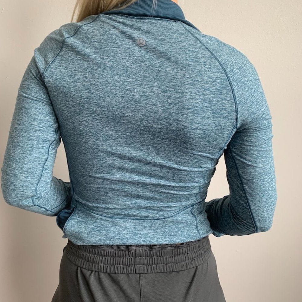 Lulu quarter zip size 4!